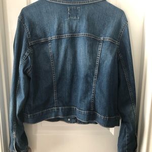 Women’s blue jean jacket!